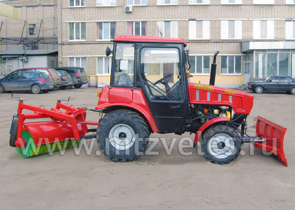 Коммунальный трактор КМ-320БГ
