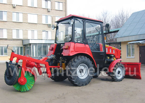 Коммунальный трактор КМ-320БГ