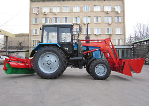 Коммунальный трактор ПФС-0.75БКУ