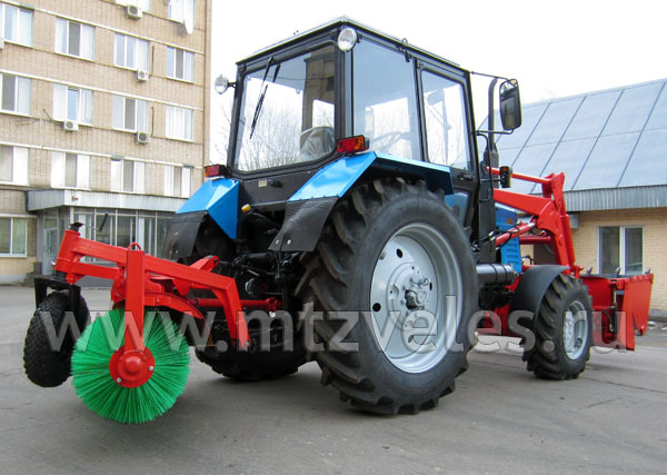 Коммунальный трактор ПФС-0.75БКУ